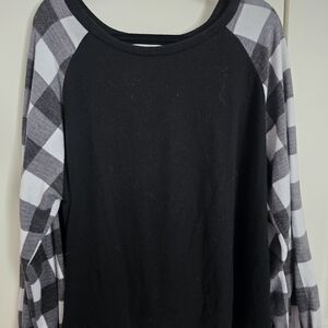 Chic Soul Black and Plaid Sleeve Sweatshirt